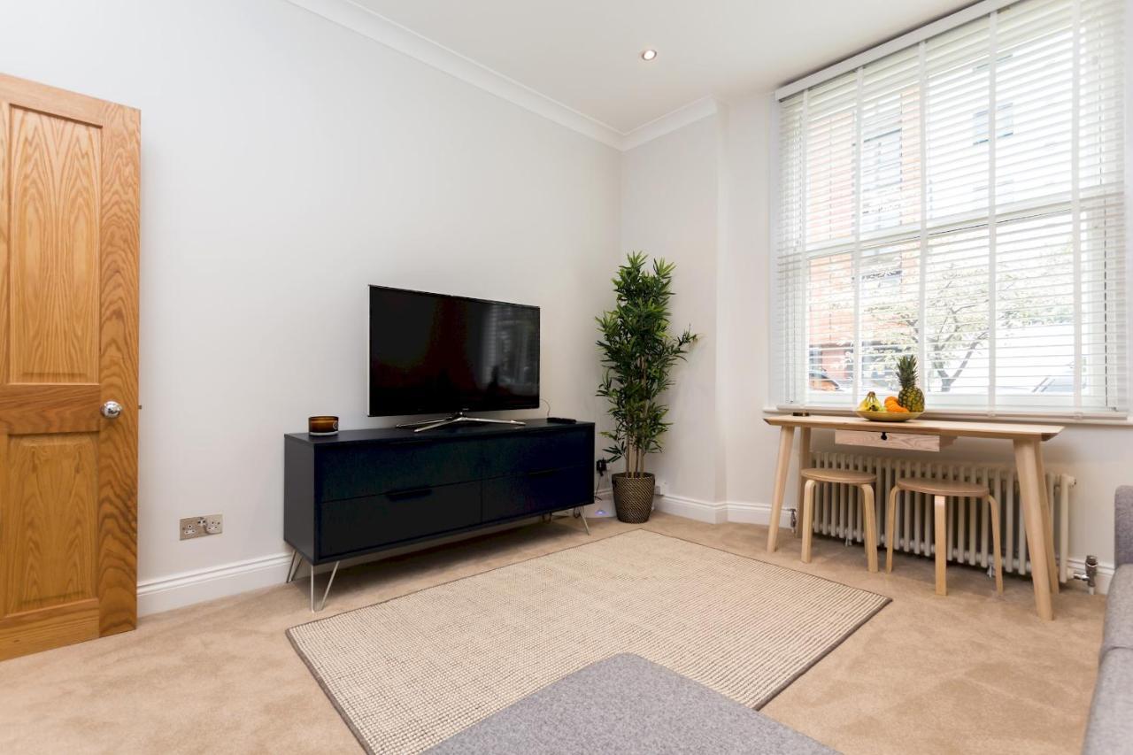 Appartement Caledonian - Bright One-bedroom With Private Decked Garden *