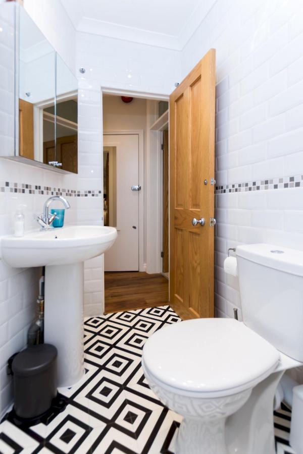 Appartement Caledonian - Bright One-bedroom With Private Decked Garden *